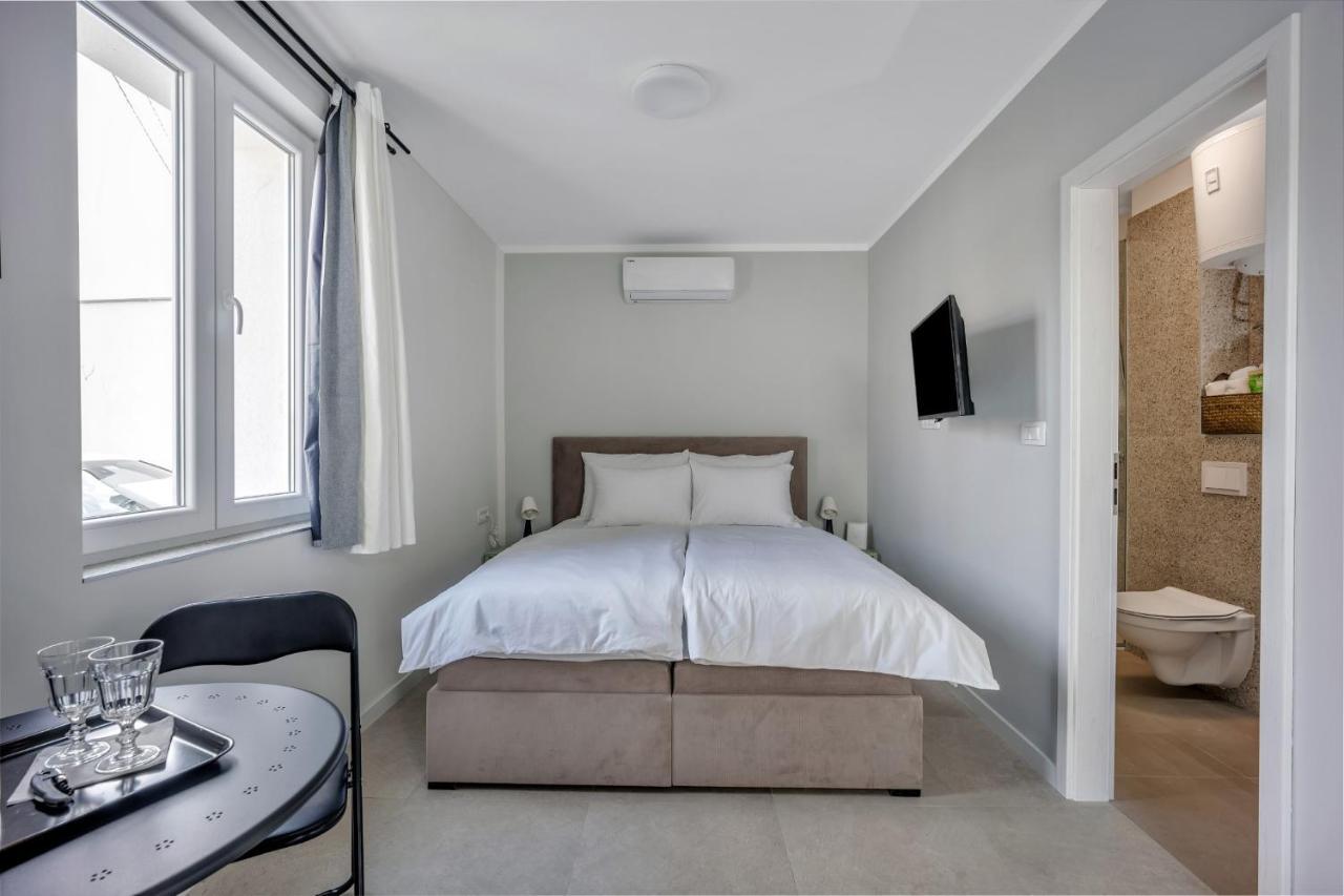 Studio Apartments Yucca, 2-Min To The Beach And 5 To 트로기르 외부 사진