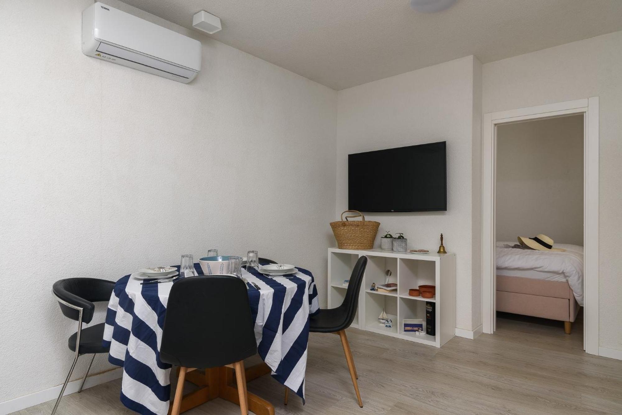 Studio Apartments Yucca, 2-Min To The Beach And 5 To 트로기르 외부 사진